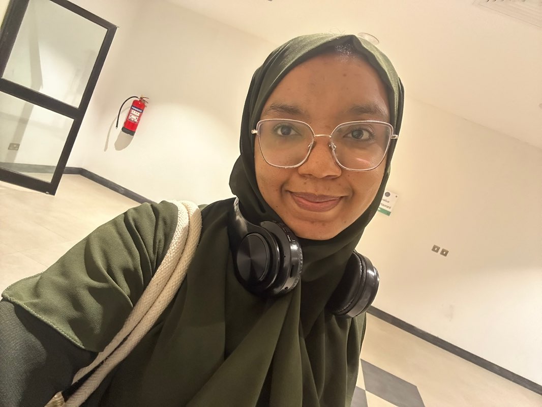 Salma Elhadi g202392270@kfupm.edu.sa icon