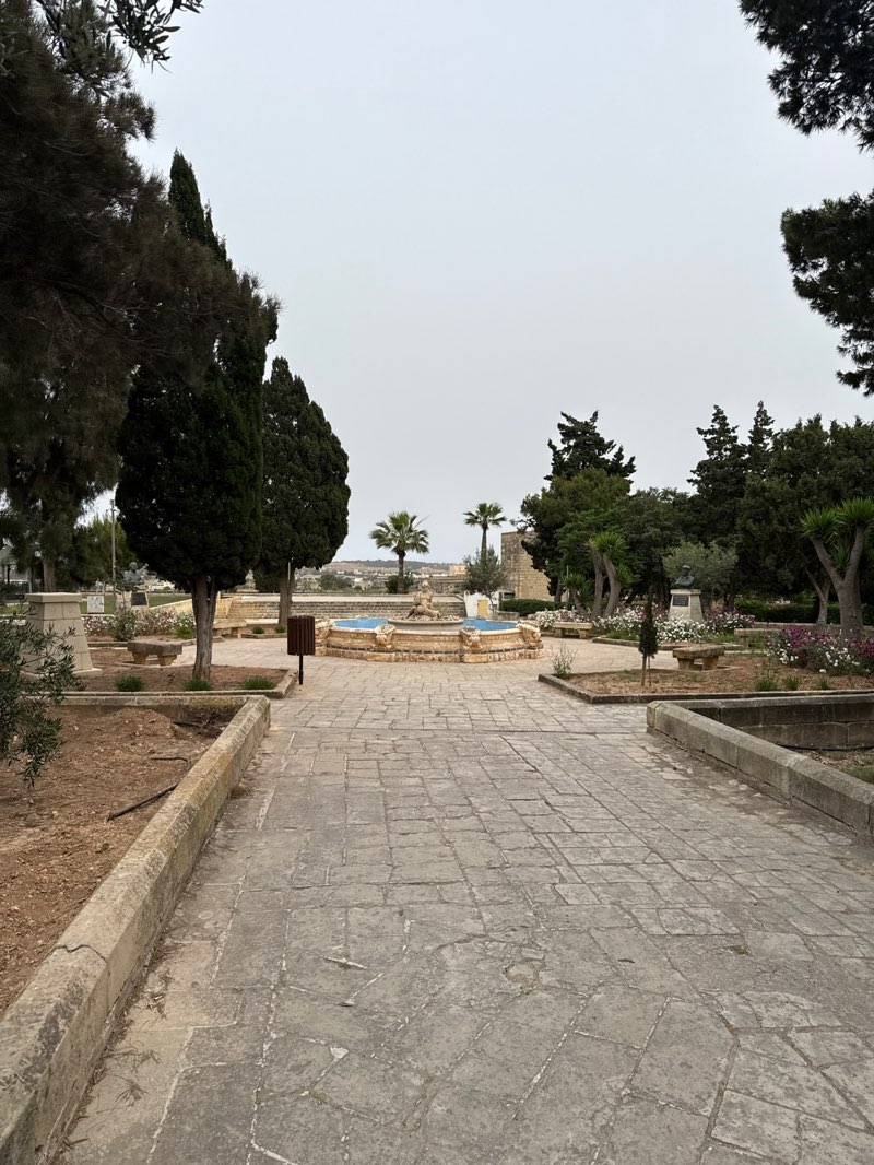 walking near me in Ġnien l-Għannejja Żwieten in spring