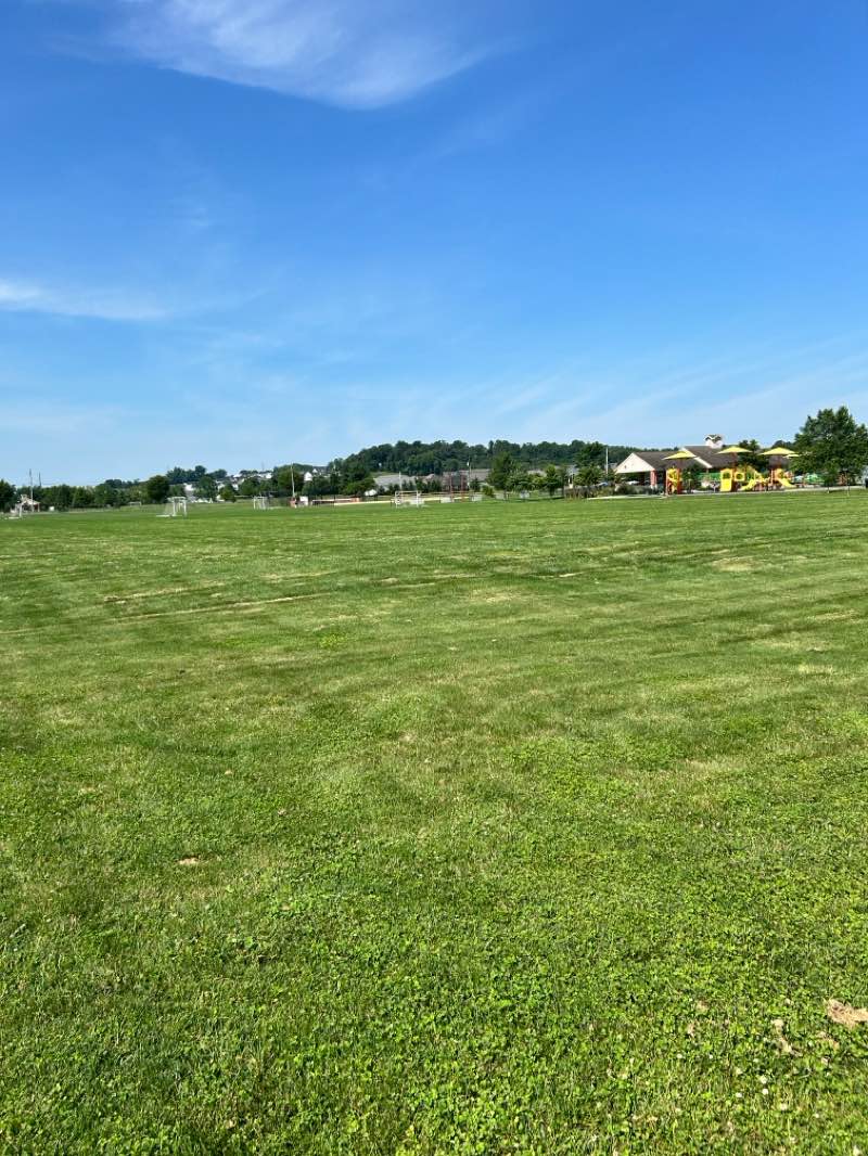 walking near me in Winding Hills Park (West) in summer