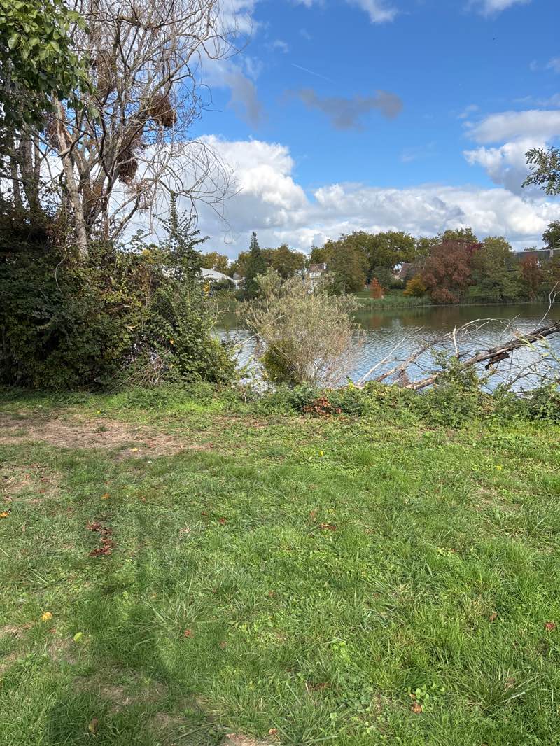 walking near me in Parc du pré aux bœufs in autumn