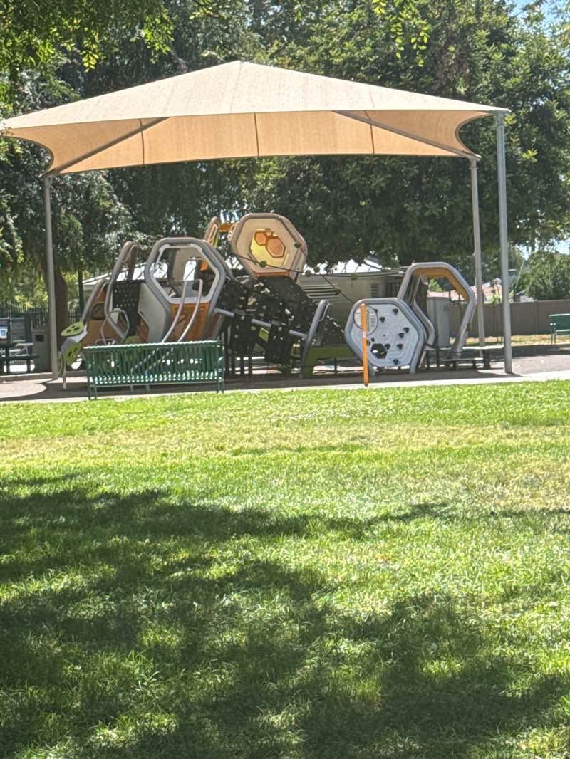 walking near me in Valley Park in spring