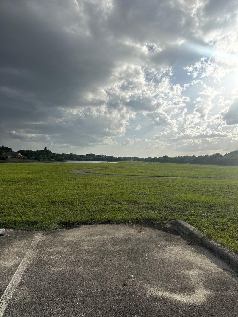 walking near me in Hitchin Post Park in autumn
