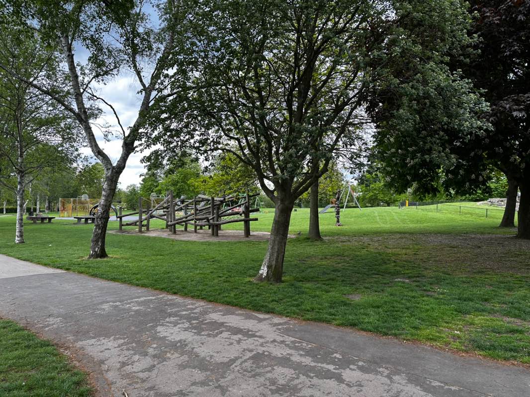 walking near me in Shirley Park in spring