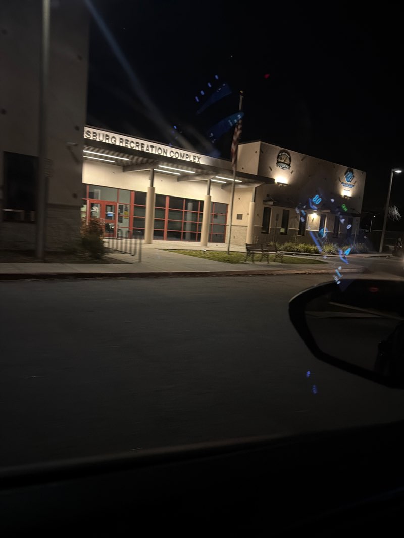 walking near me in Leesburg Recreational Complex in spring