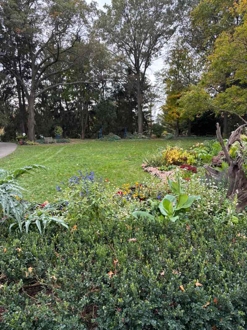 walking near me in Inniswood Metro Gardens in autumn