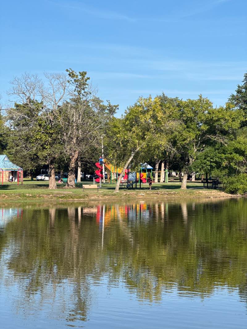 walking near me in Lakeside Park in autumn