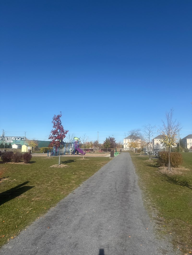 walking near me in Parc Lorne-Worsley in autumn