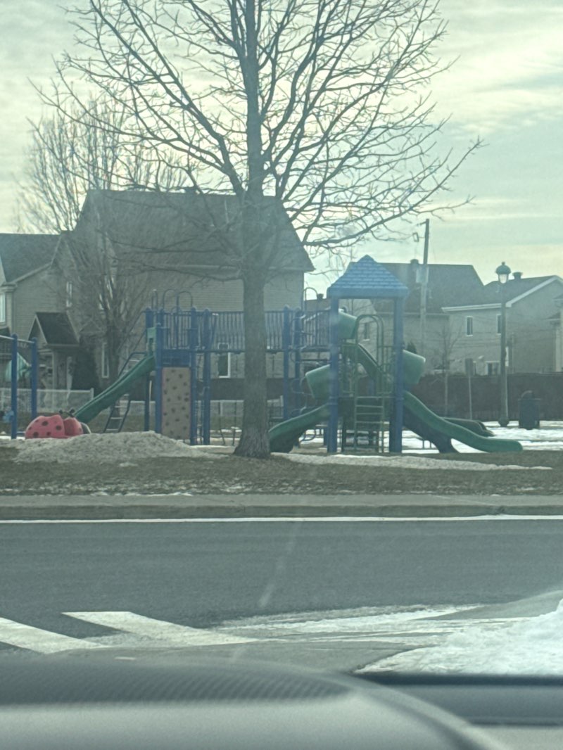 walking near me in Parc Castonguay in winter