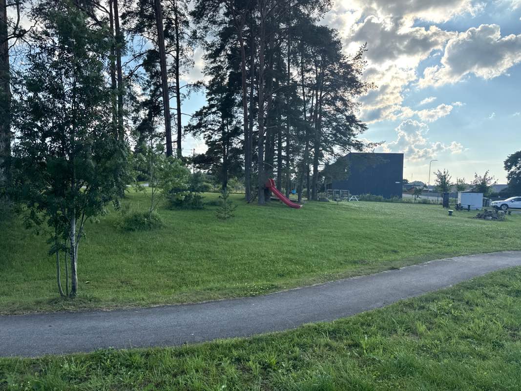 walking near me in Saku 100 aasta park in autumn