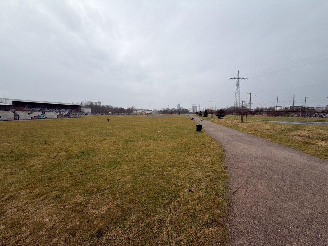 walking near me in Pionierpark (Zwischennutzung im Planungsgebiet der Parkstadt Süd) in winter