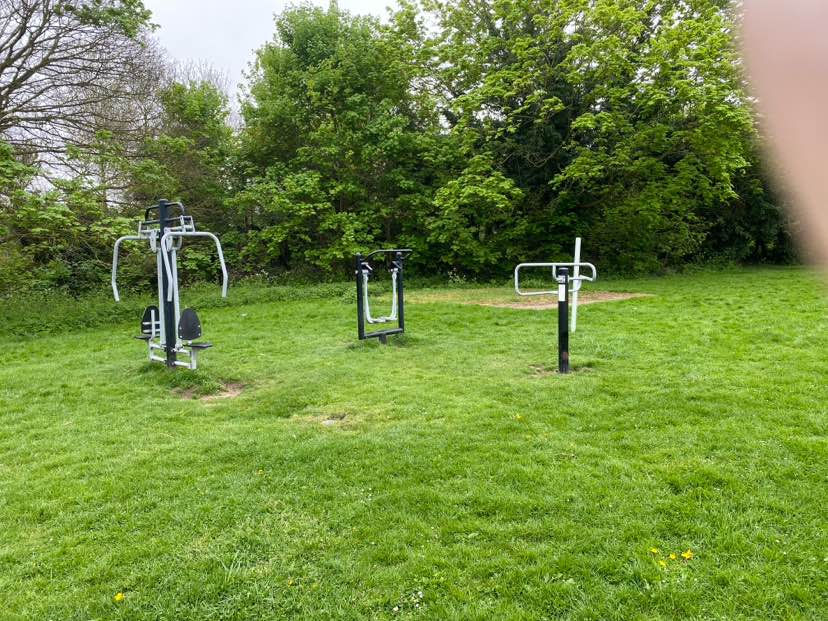 walking near me in Wilbury Recreation Ground in spring