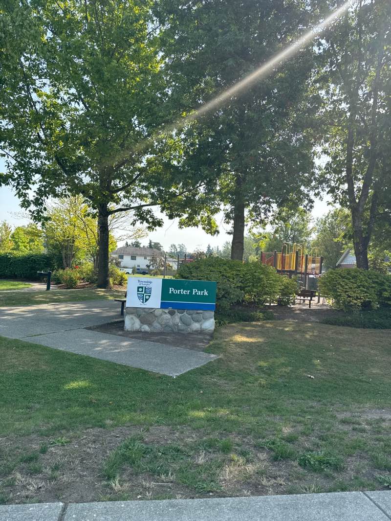 walking near me in Porter Park in autumn