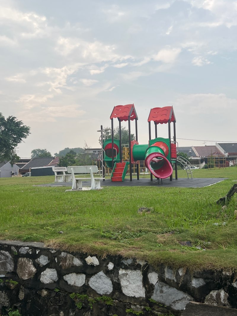 walking near me in Asa Jaya Park in autumn
