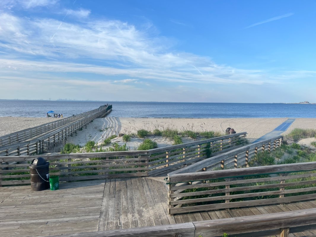 walking near me in Bayshore Waterfront Park in summer