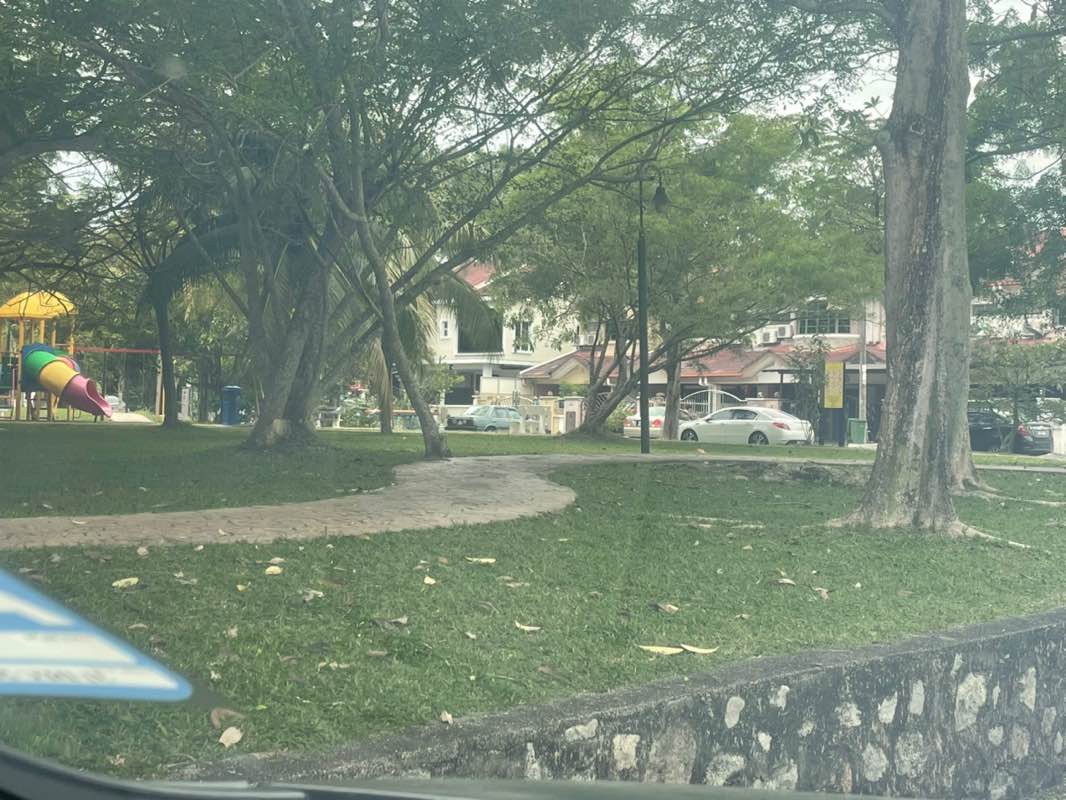 walking near me in Mini Park Fasa 9 in autumn