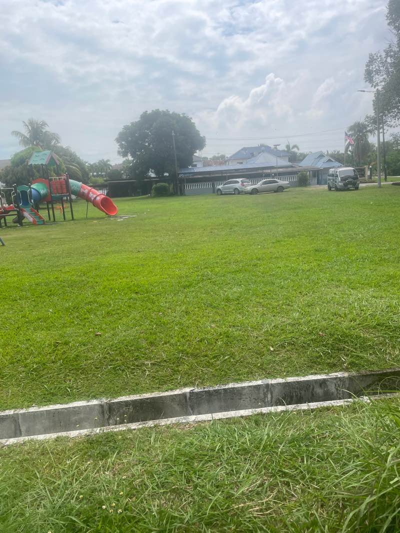 walking near me in Taman Pelangi Park in autumn