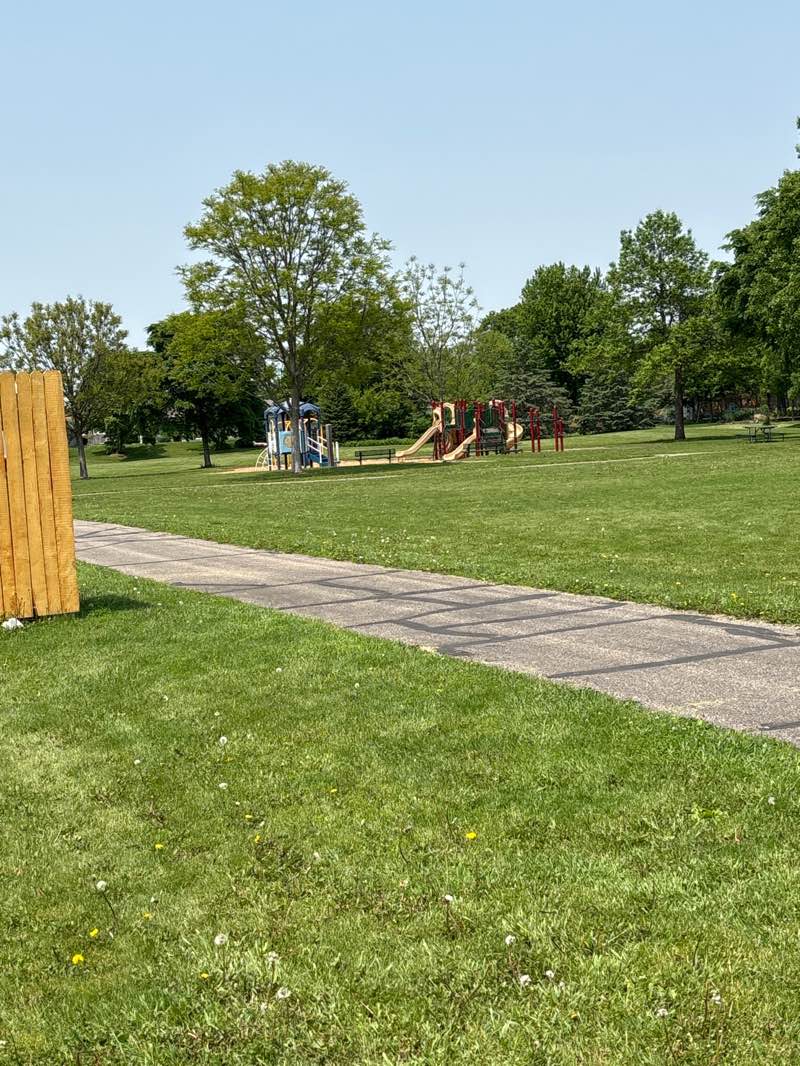 walking near me in White Oaks Park in spring