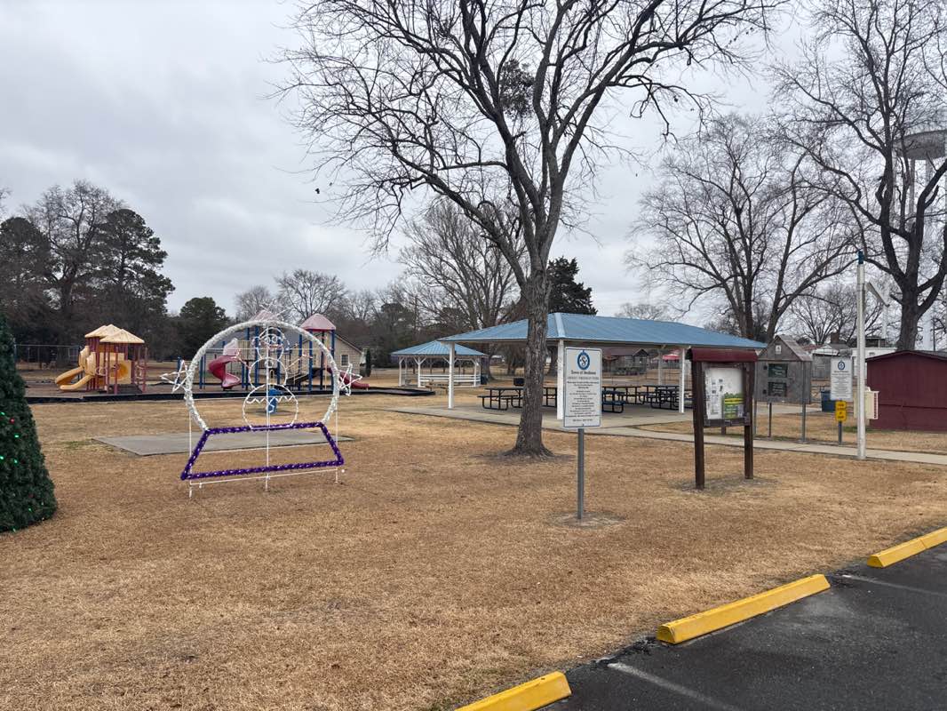 walking near me in Ernest Freeman Park in winter