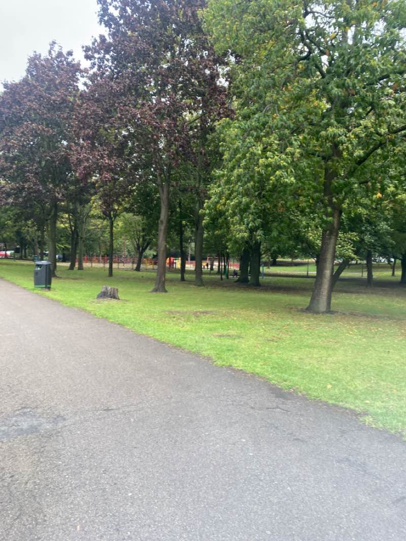 walking near me in Victoria Park in autumn