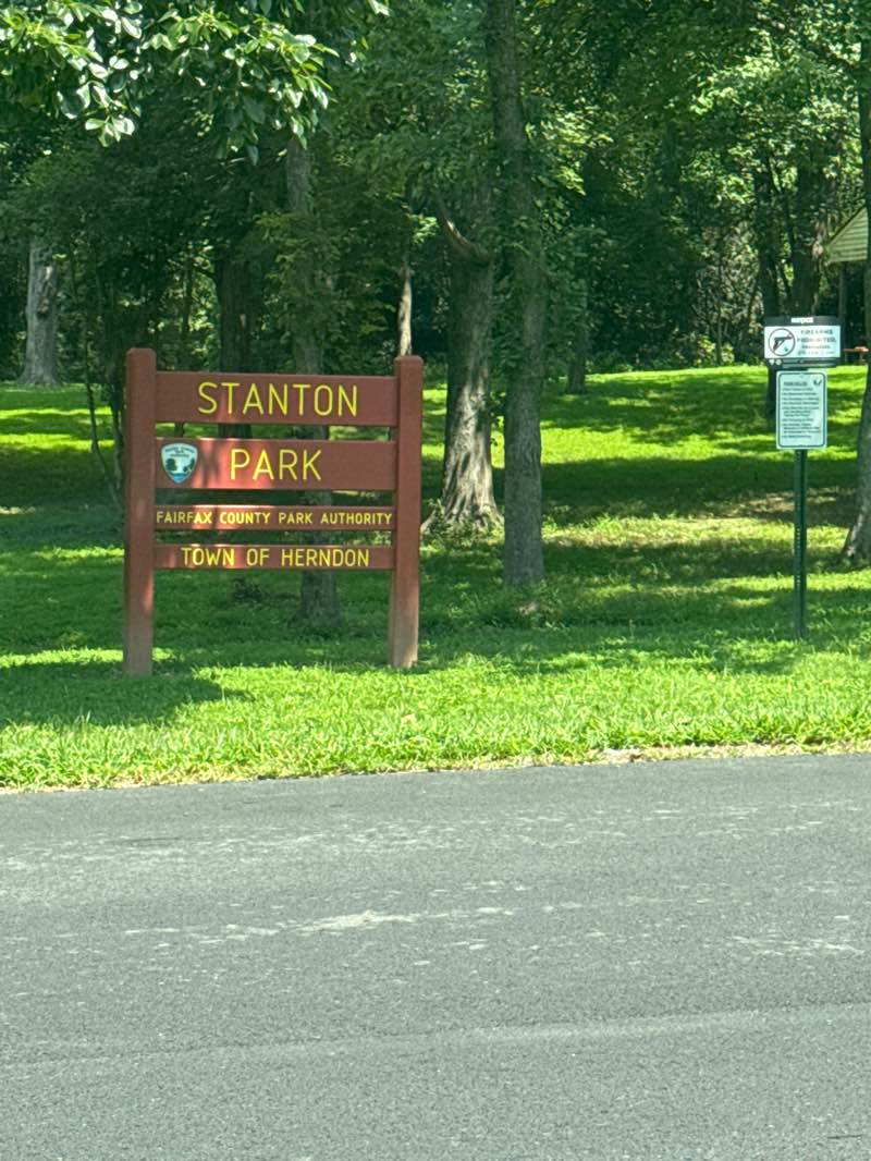 walking near me in Stanton Park in autumn