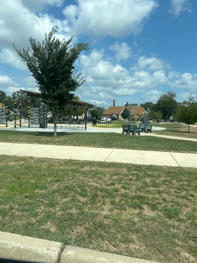 walking near me in Edison Park in autumn