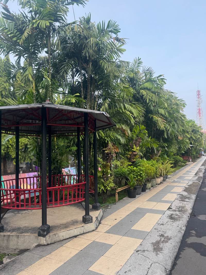 walking near me in Ngarsopuro in autumn