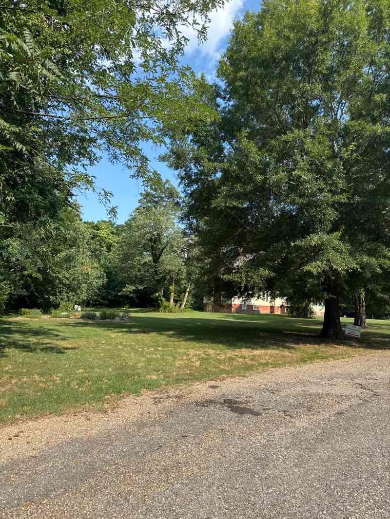 walking near me in Castlewood in summer