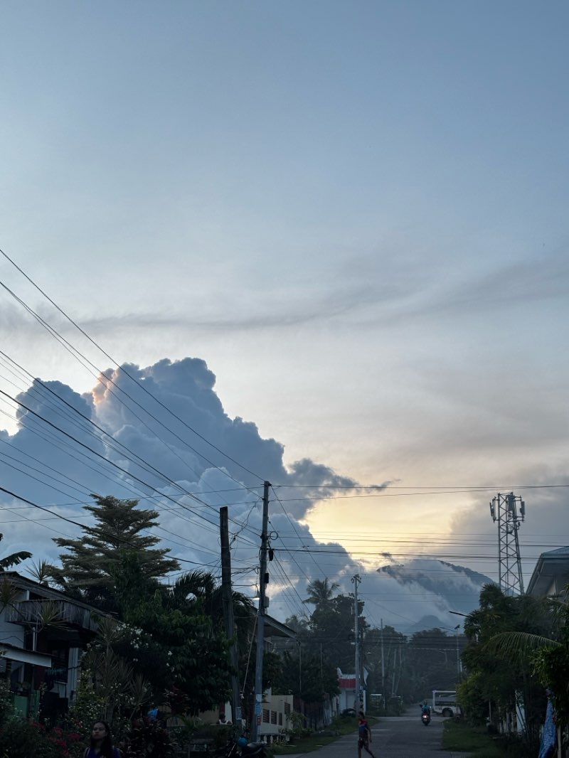 walking near me in Dauin Plaza in autumn