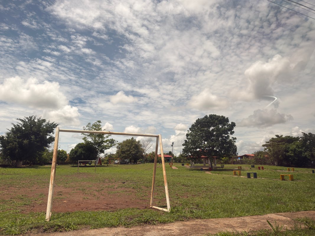 walking near me in Quintas del María I in spring