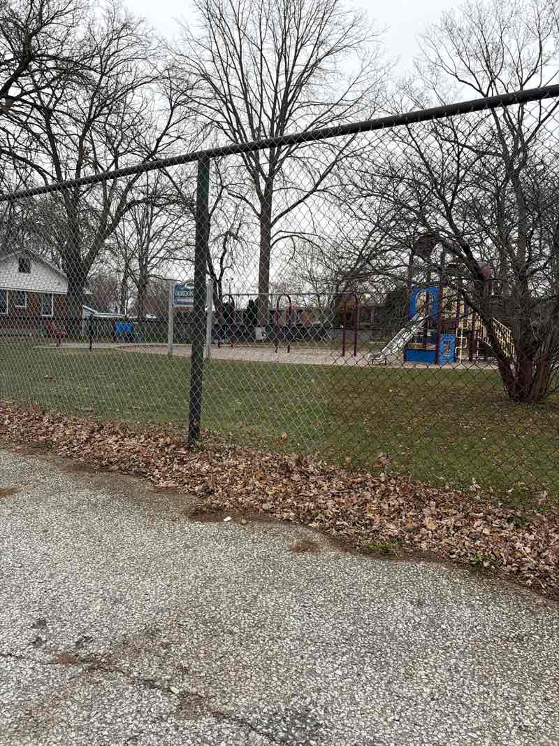 walking near me in Gordon Park in autumn