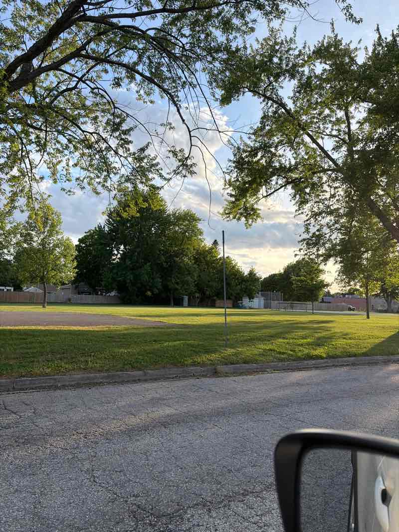 walking near me in Lions Park in summer