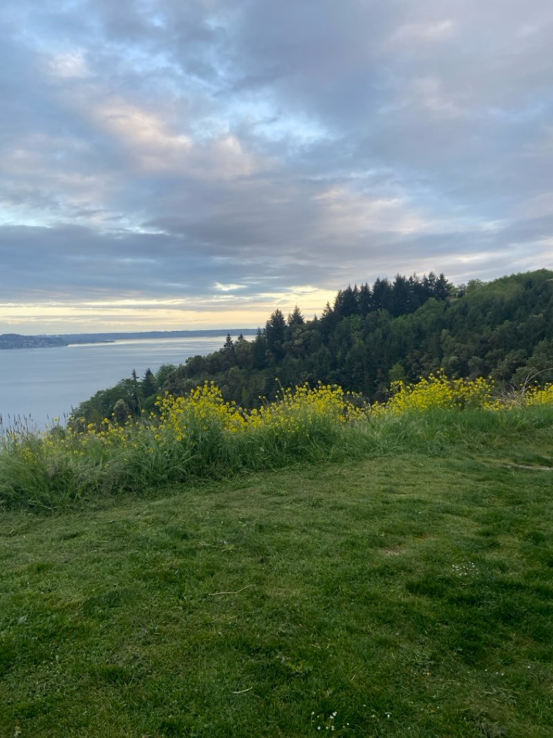 walking near me in Maury Island Marine Park in spring