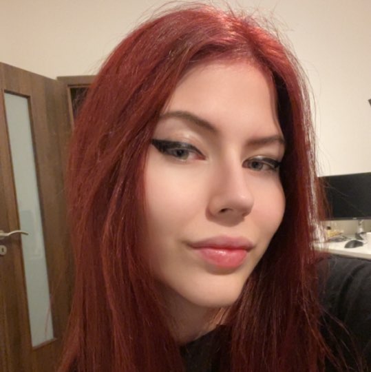 Karolína Simone Gažuriková profile