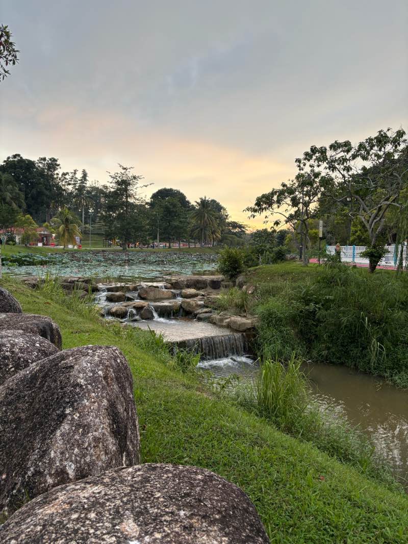 walking near me in Kluang Lake Park in spring