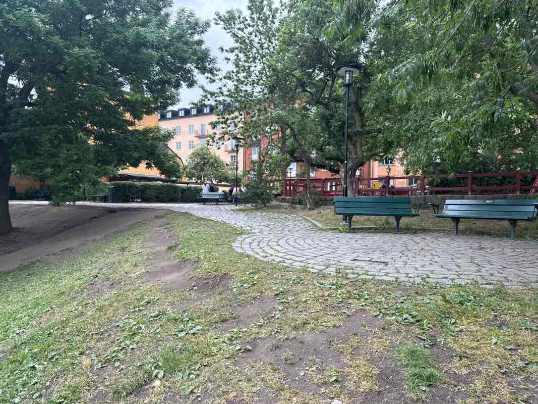 walking near me in Mariaberget in summer