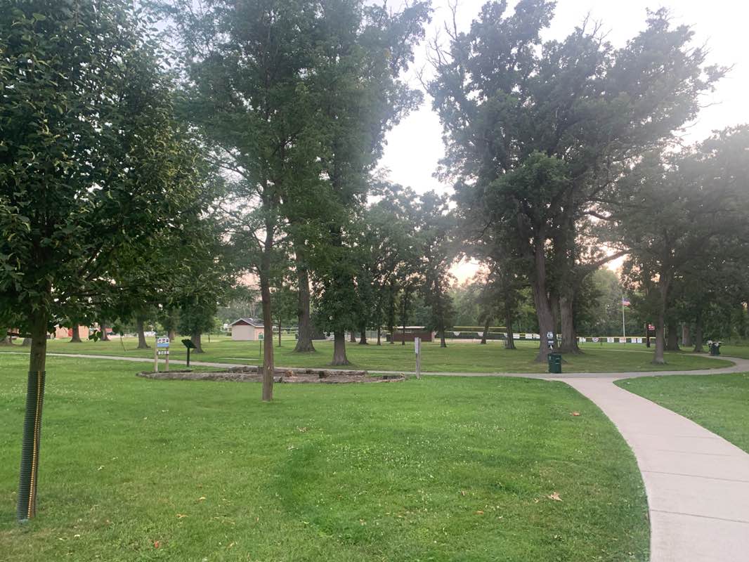 walking near me in Kiwanis Park in autumn