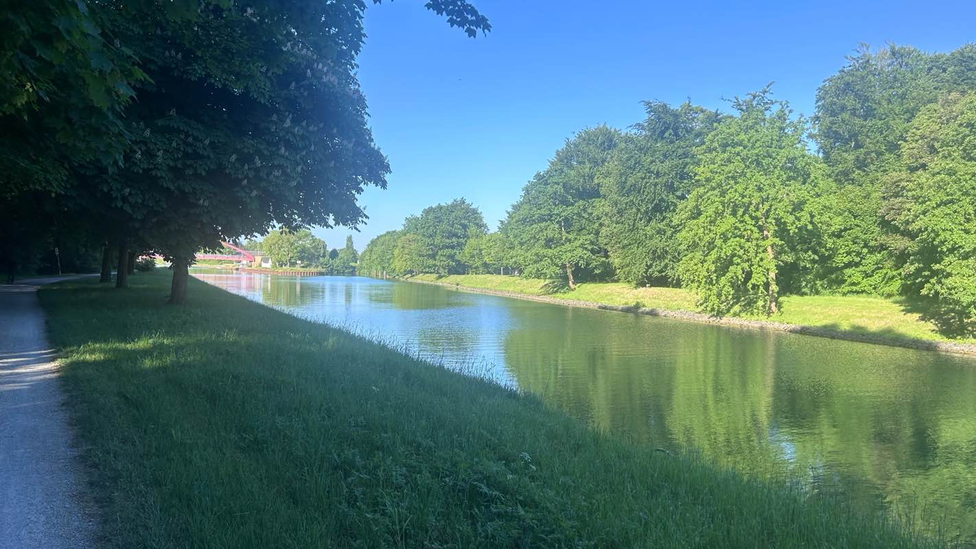 walking near me in Landschaftspark Burg Henrichenburg in spring