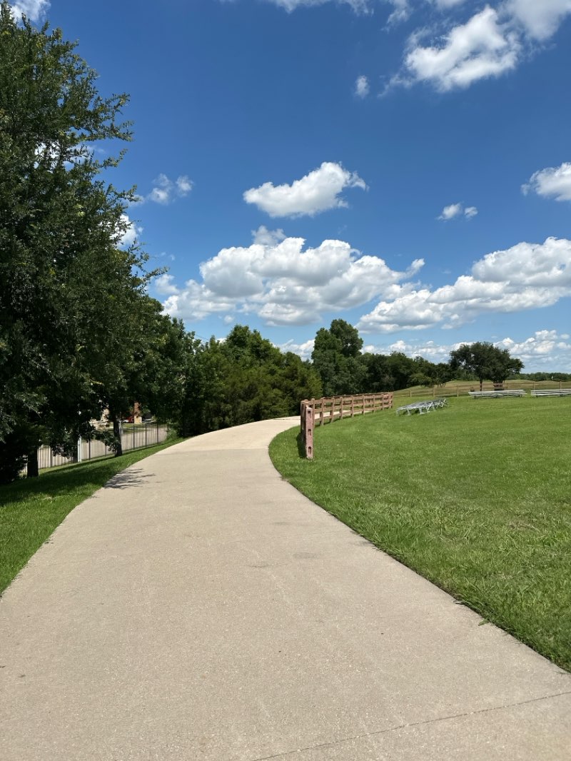 walking near me in Lookout Park in spring