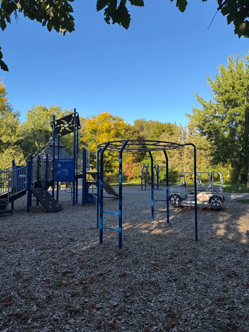 walking near me in Sunnyhill Park in autumn