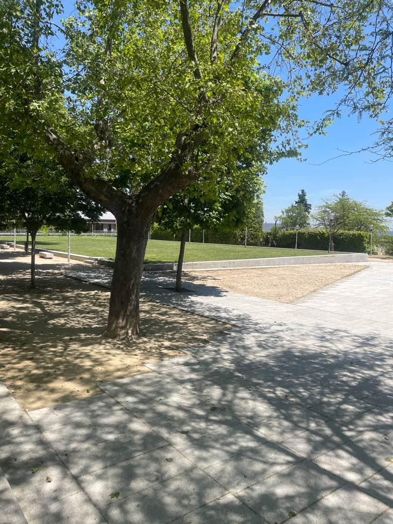 walking near me in Parque de Felipe II in spring