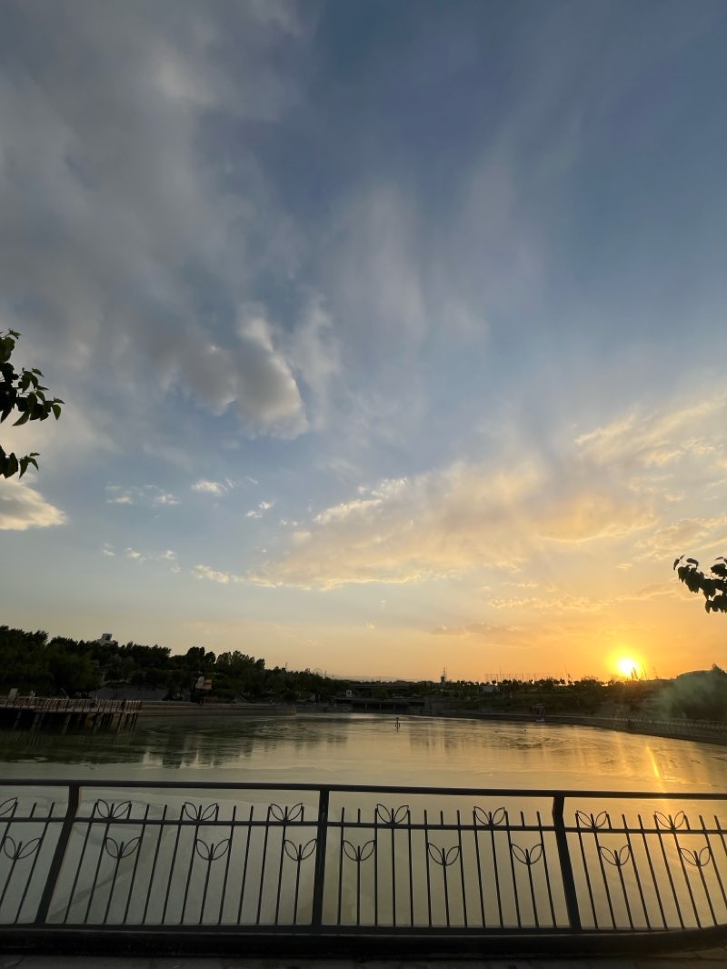 walking near me in رود پارک in spring