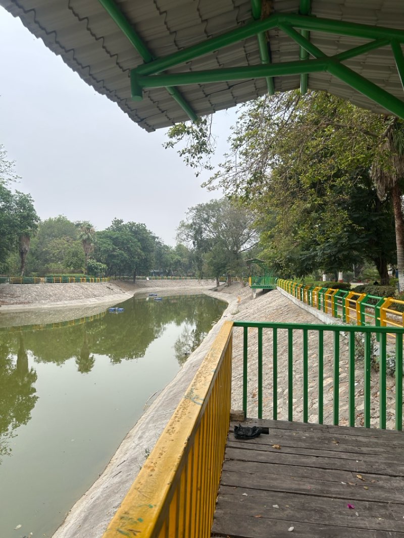 walking near me in Hathi Park in spring