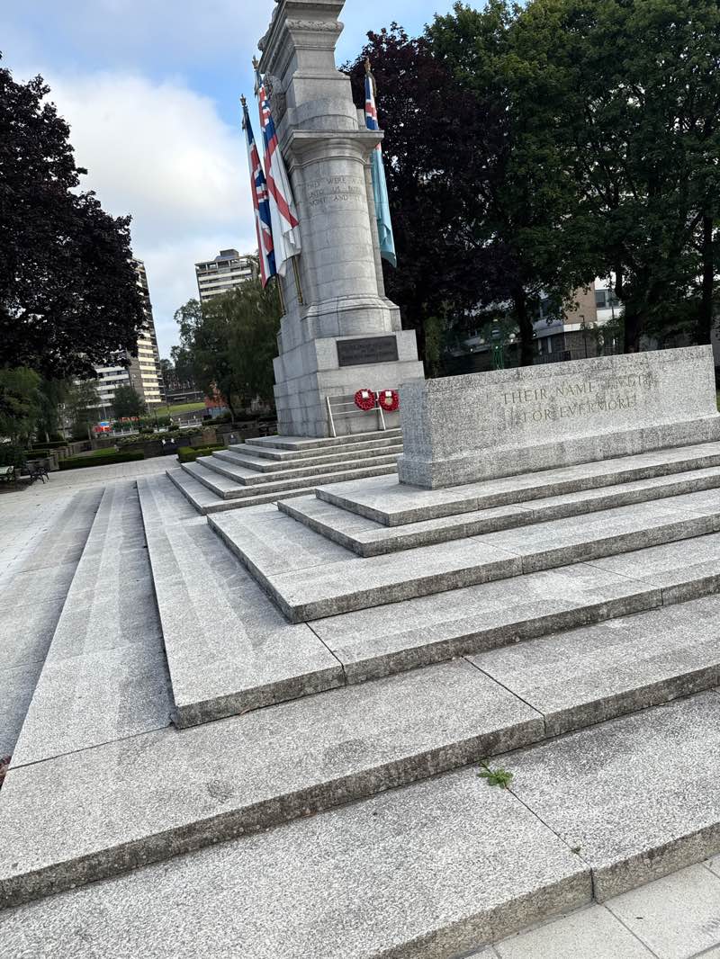 walking near me in Memorial Gardens in autumn