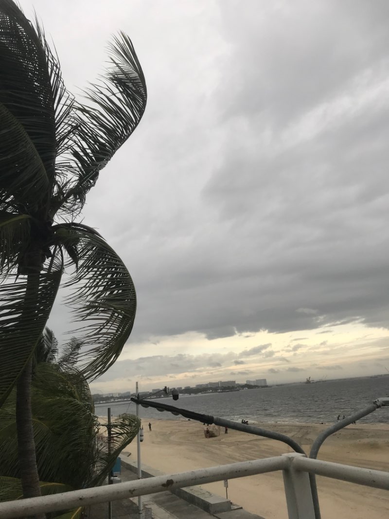walking near me in Rizal Park in summer
