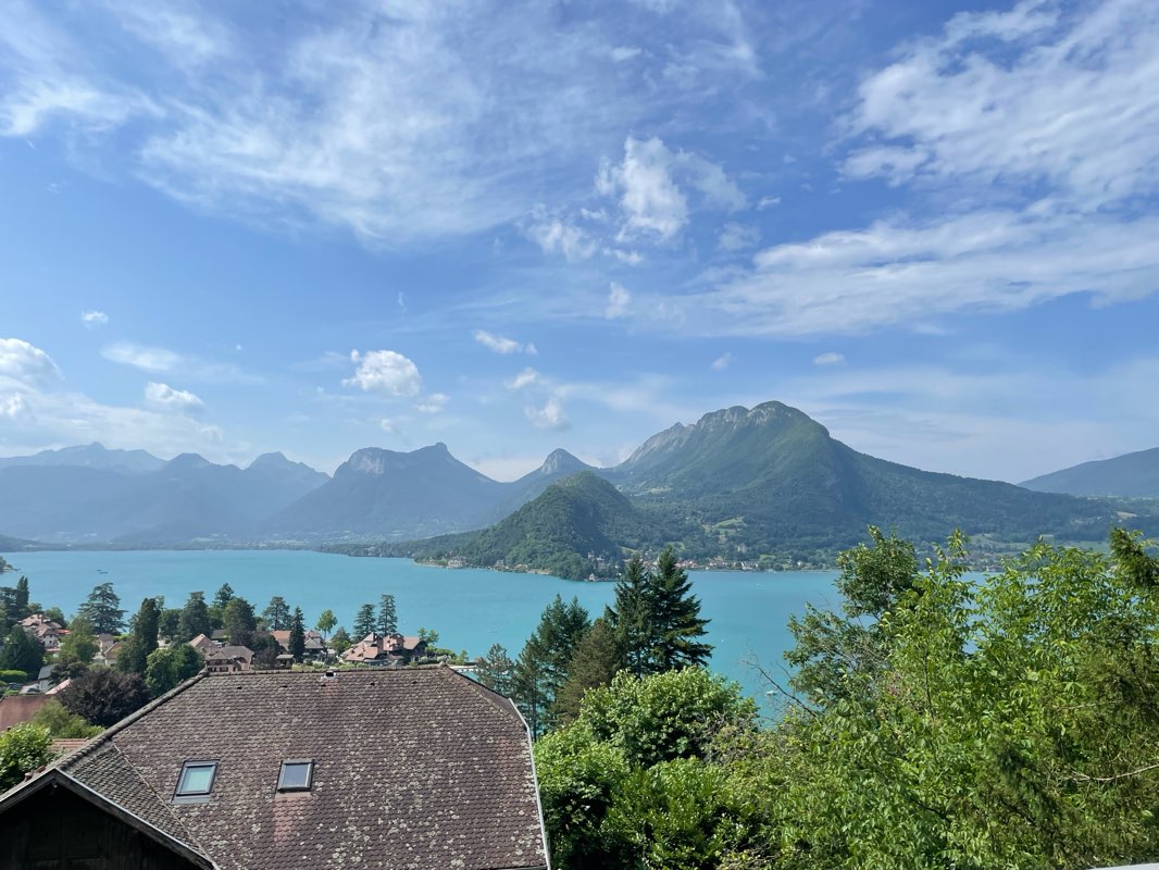 walking near me in Parc du Val Vert - Bassin de Loverchy in summer
