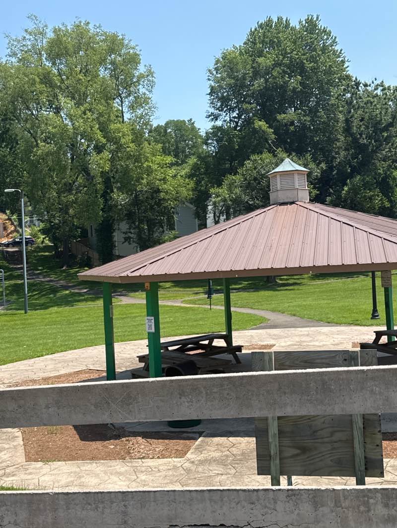 walking near me in Eva Walker Park in summer