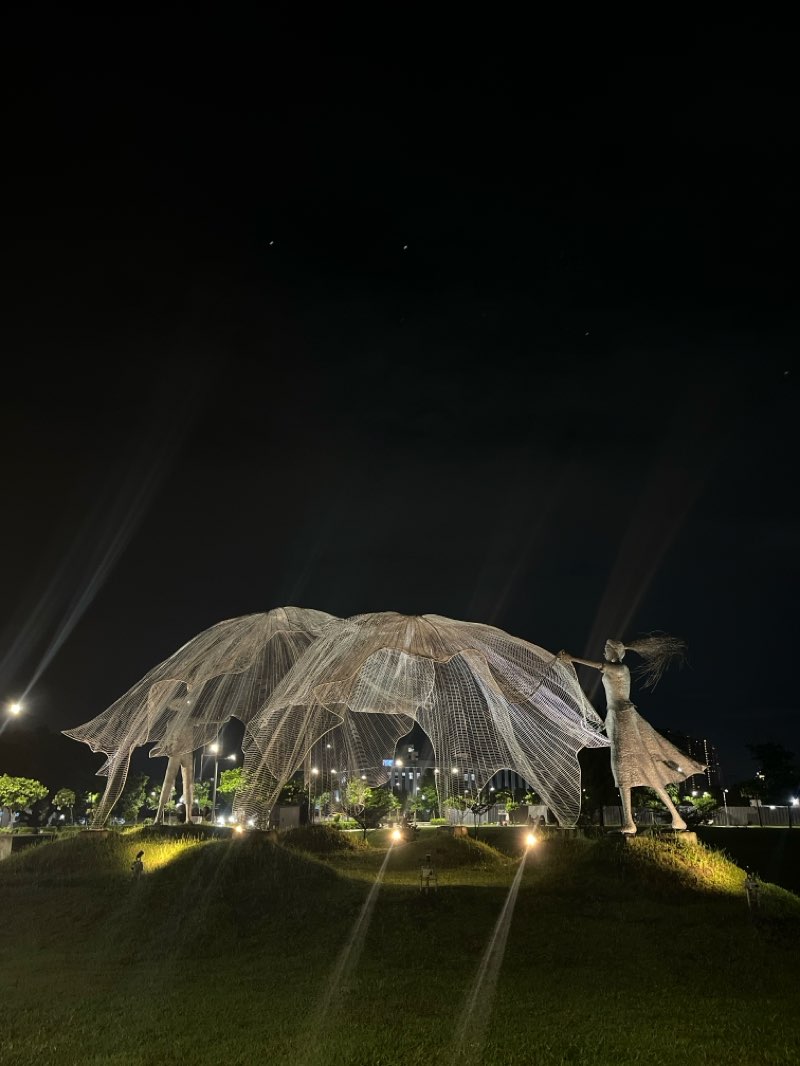 walking near me in Eastwood Mall Open Park in autumn