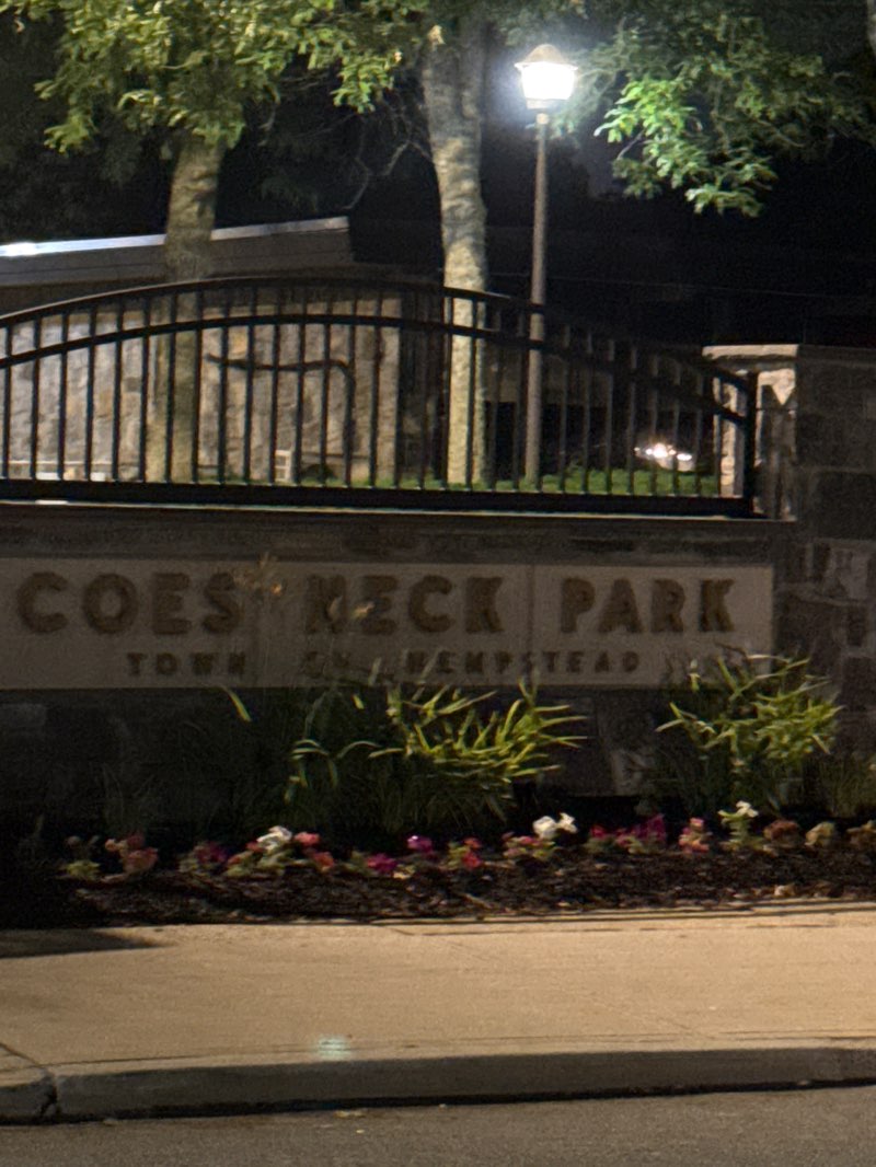 walking near me in Coes Neck Park in summer