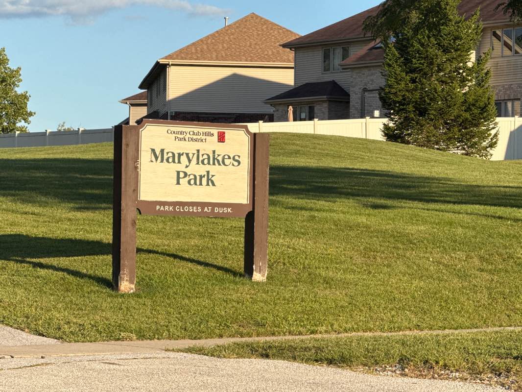 walking near me in Marylakes Park in autumn