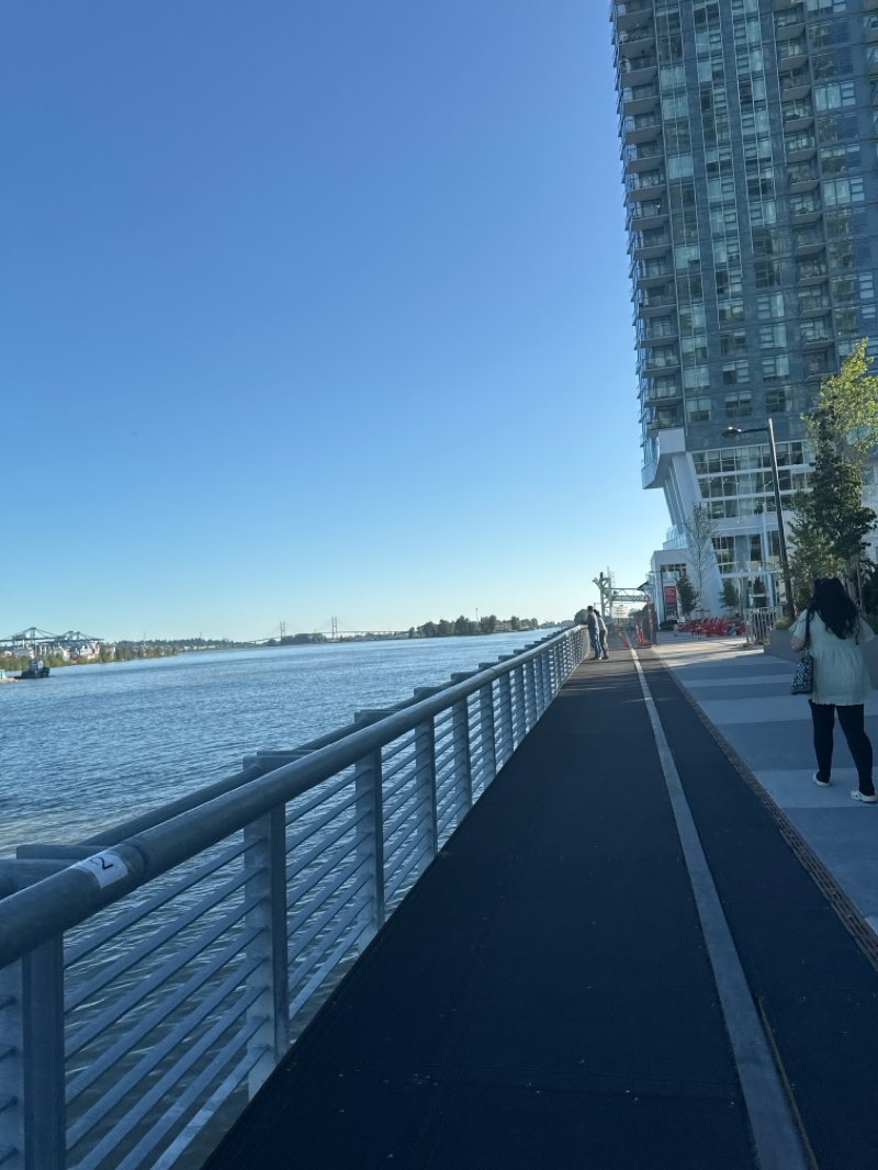 walking near me in Westminster Pier Park in autumn